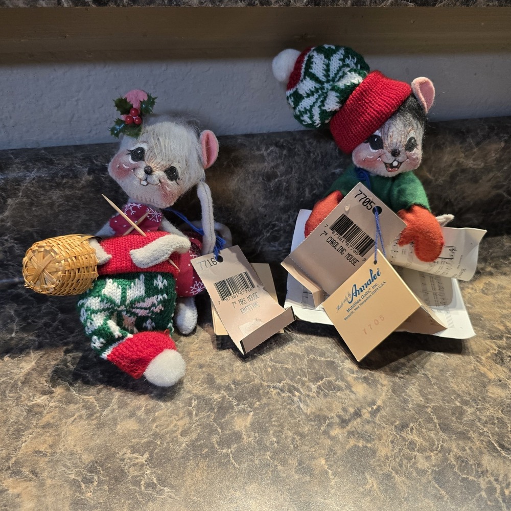 1998 Annalee‎ Dolls Caroling Mouse, Mrs Mouse Knitting  7" With Tags